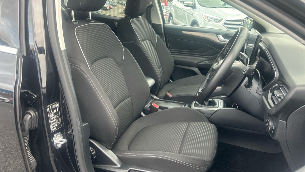 Ford Focus 1.0 EcoBoost Titanium 5dr Petrol Hatchback - Image 39