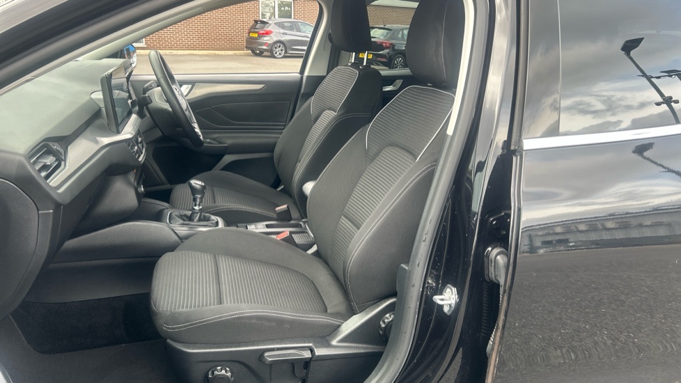 Ford Focus 1.0 EcoBoost Titanium 5dr Petrol Hatchback - Image 43
