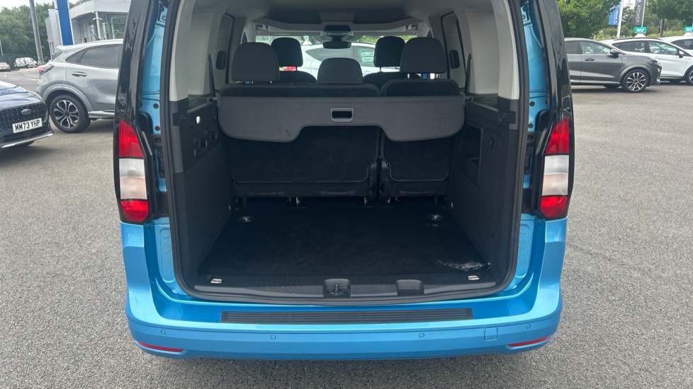 Ford Tourneo Connect 2.0 EcoBlue Titanium 5dr Auto Diesel Estate - Image 4