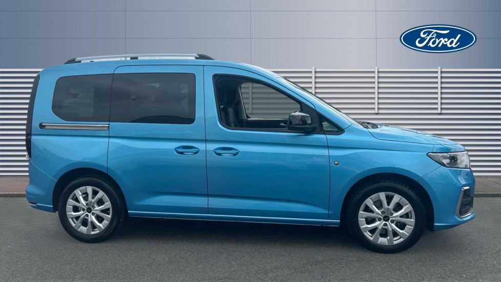 Ford Tourneo Connect 2.0 EcoBlue Titanium 5dr Auto Diesel Estate - Image 5