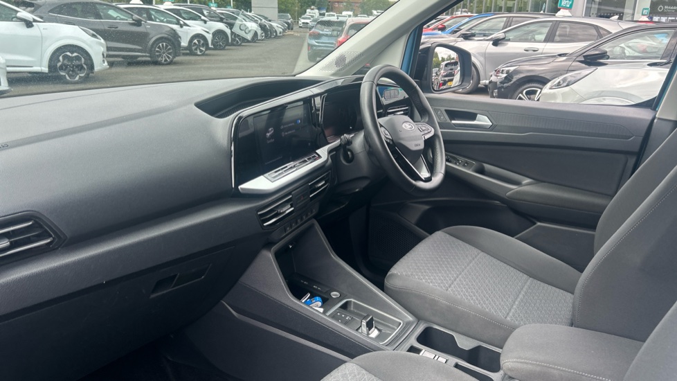 Ford Tourneo Connect 2.0 EcoBlue Titanium 5dr Auto Diesel Estate - Image 9