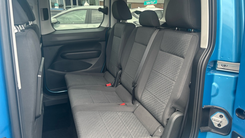 Ford Tourneo Connect 2.0 EcoBlue Titanium 5dr Auto Diesel Estate - Image 16