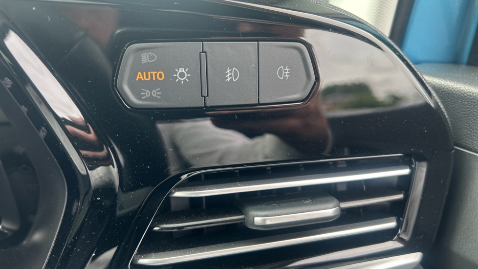 Ford Tourneo Connect 2.0 EcoBlue Titanium 5dr Auto Diesel Estate - Image 27