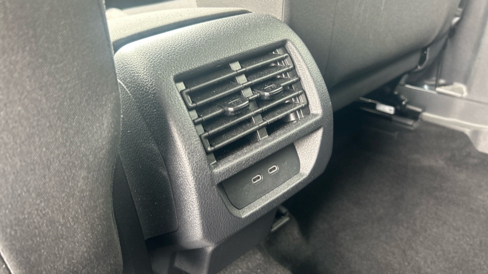 Ford Tourneo Connect 2.0 EcoBlue Titanium 5dr Auto Diesel Estate - Image 38