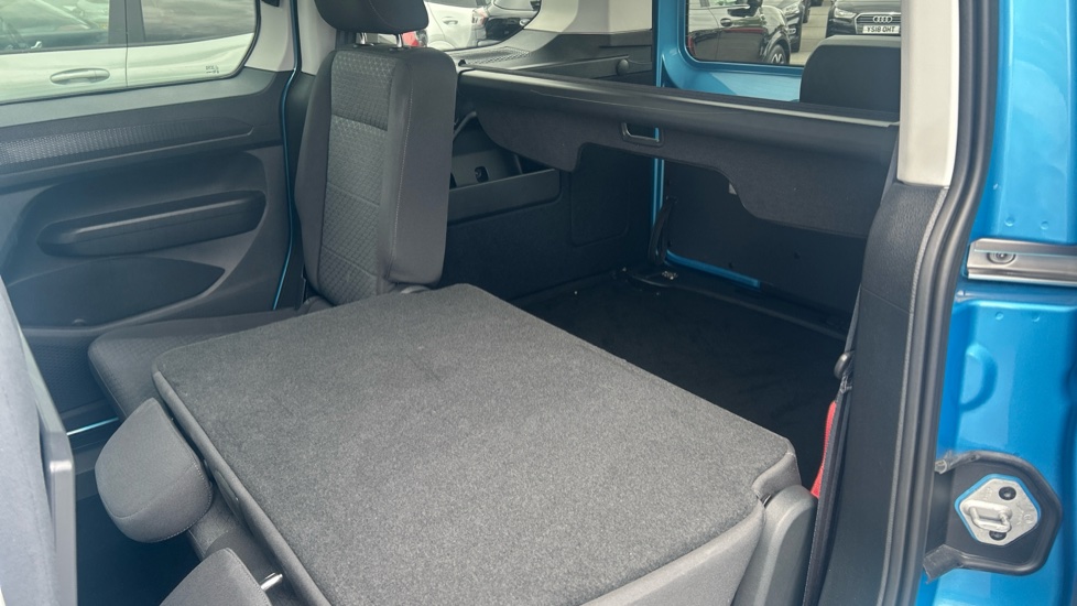 Ford Tourneo Connect 2.0 EcoBlue Titanium 5dr Auto Diesel Estate - Image 41