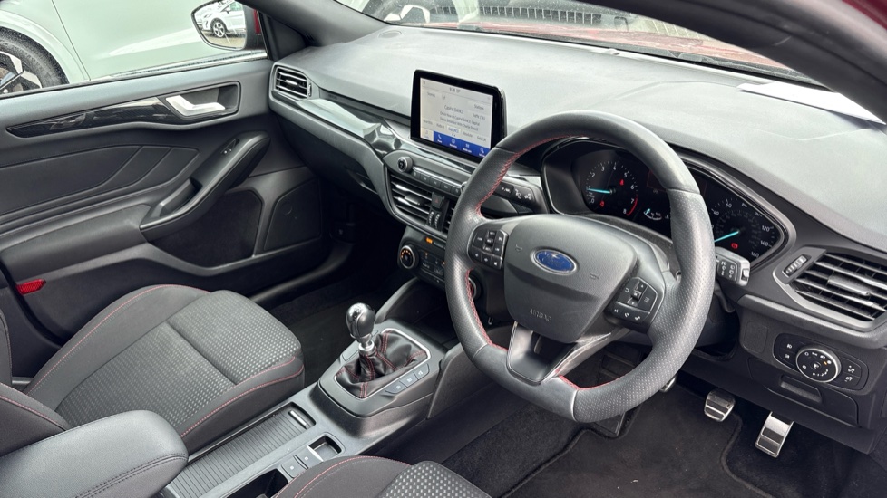 Ford Focus 1.0 EcoBoost 125 ST-Line 5dr Petrol Hatchback - Image 11