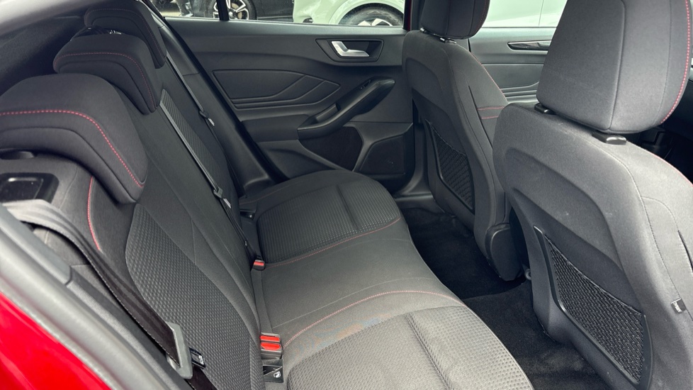 Ford Focus 1.0 EcoBoost 125 ST-Line 5dr Petrol Hatchback - Image 16