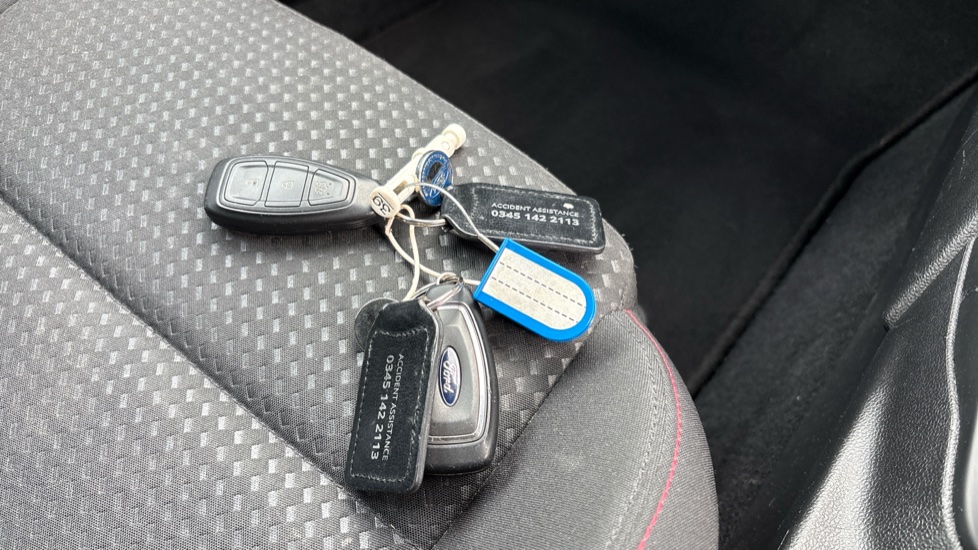 Ford Focus 1.0 EcoBoost 125 ST-Line 5dr Petrol Hatchback - Image 19