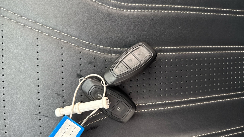 Ford Kuga 2.5 FHEV Vignale 5dr CVT Hybrid Estate - Image 20