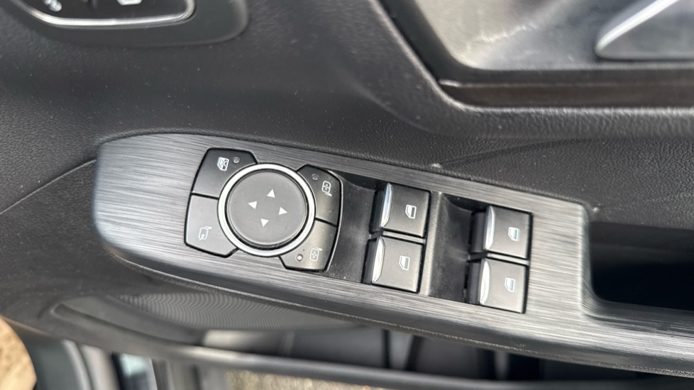 Ford Kuga 2.5 FHEV Vignale 5dr CVT Hybrid Estate - Image 29