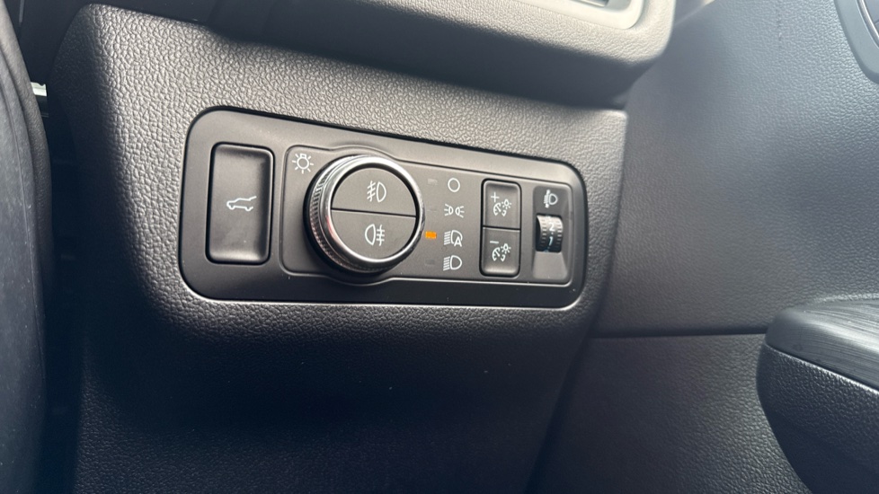 Ford Kuga 2.5 FHEV Vignale 5dr CVT Hybrid Estate - Image 30