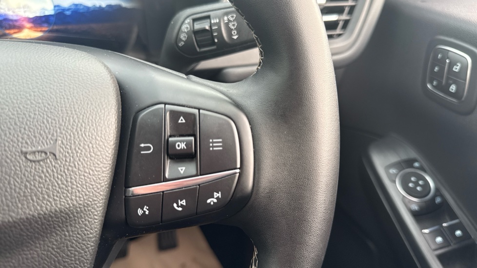 Ford Kuga 2.5 FHEV Vignale 5dr CVT Hybrid Estate - Image 31