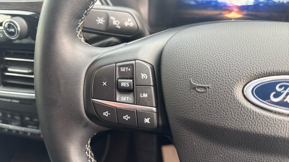 Ford Kuga 2.5 FHEV Vignale 5dr CVT Hybrid Estate - Image 32