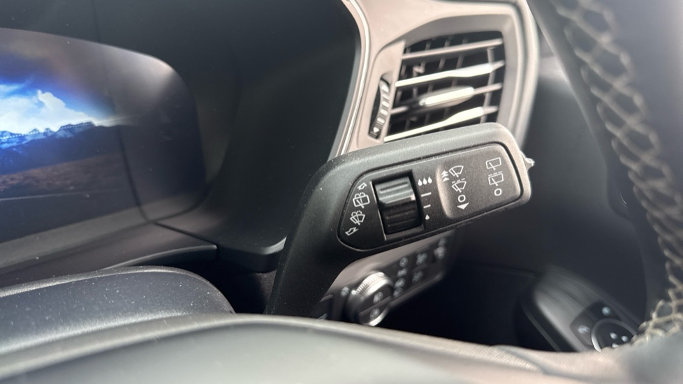 Ford Kuga 2.5 FHEV Vignale 5dr CVT Hybrid Estate - Image 34
