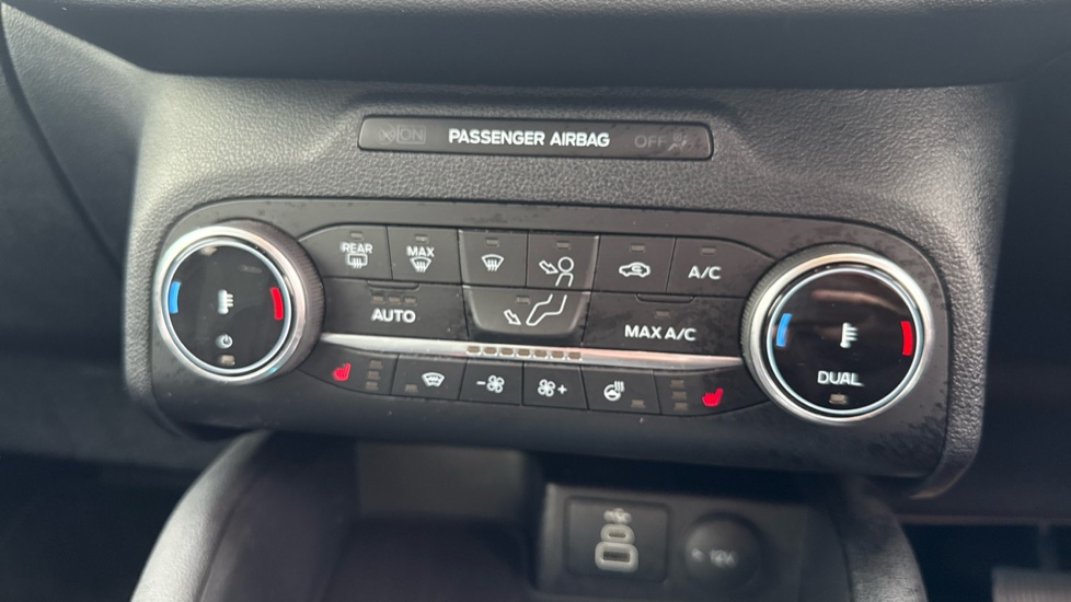 Ford Kuga 2.5 FHEV Vignale 5dr CVT Hybrid Estate - Image 36
