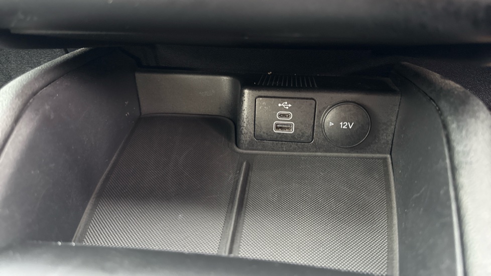 Ford Kuga 2.5 FHEV Vignale 5dr CVT Hybrid Estate - Image 37