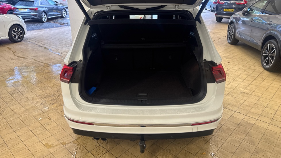 Volkswagen Tiguan 2.0 TDi 150 4Motion R-Line 5dr DSG Diesel Estate - Image 4