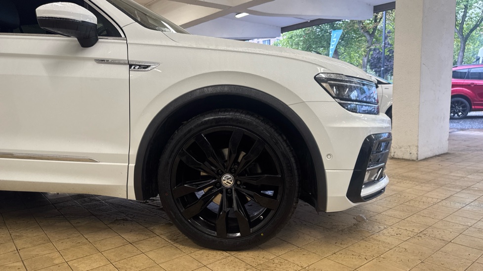 Volkswagen Tiguan 2.0 TDi 150 4Motion R-Line 5dr DSG Diesel Estate - Image 7