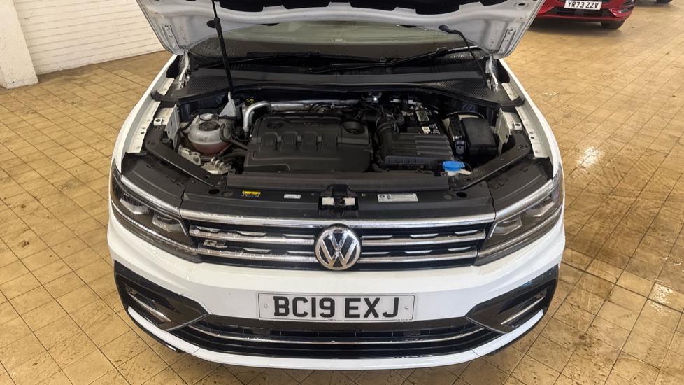 Volkswagen Tiguan 2.0 TDi 150 4Motion R-Line 5dr DSG Diesel Estate - Image 8
