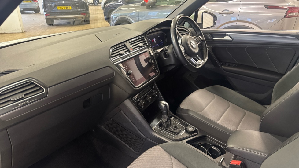 Volkswagen Tiguan 2.0 TDi 150 4Motion R-Line 5dr DSG Diesel Estate - Image 9