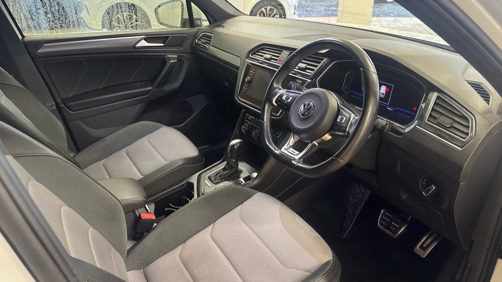 Volkswagen Tiguan 2.0 TDi 150 4Motion R-Line 5dr DSG Diesel Estate - Image 11