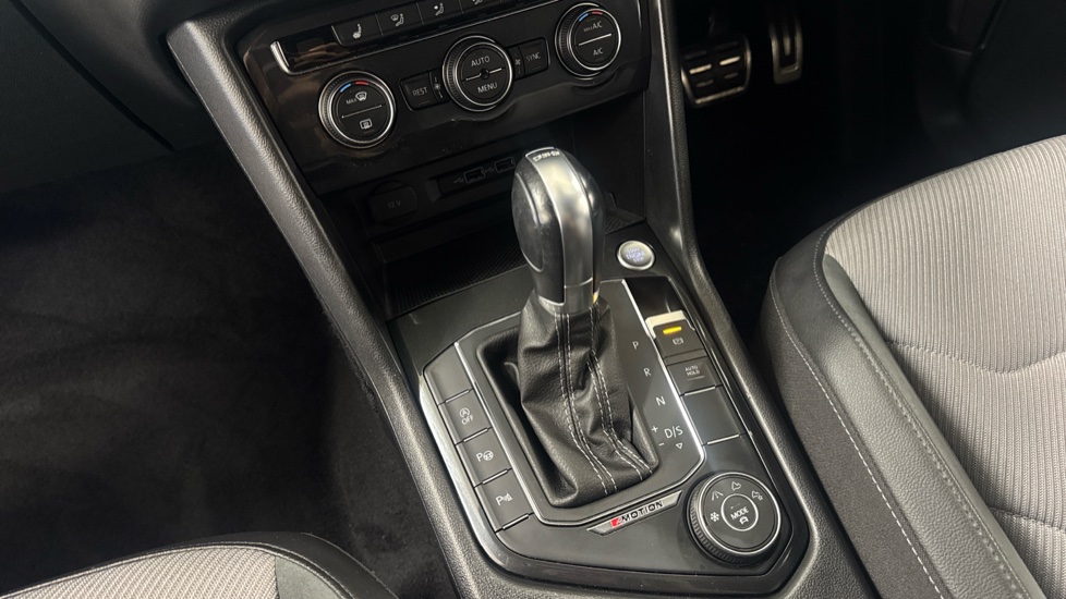 Volkswagen Tiguan 2.0 TDi 150 4Motion R-Line 5dr DSG Diesel Estate - Image 13