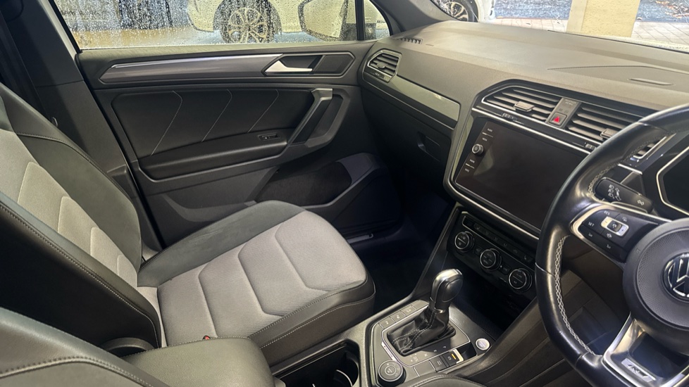 Volkswagen Tiguan 2.0 TDi 150 4Motion R-Line 5dr DSG Diesel Estate - Image 14