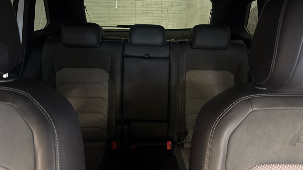 Volkswagen Tiguan 2.0 TDi 150 4Motion R-Line 5dr DSG Diesel Estate - Image 15