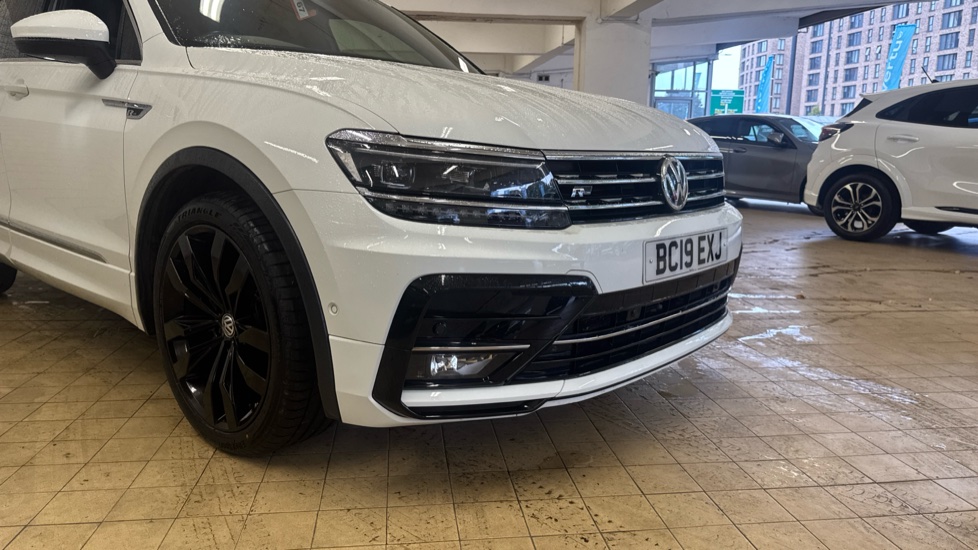 Volkswagen Tiguan 2.0 TDi 150 4Motion R-Line 5dr DSG Diesel Estate - Image 43