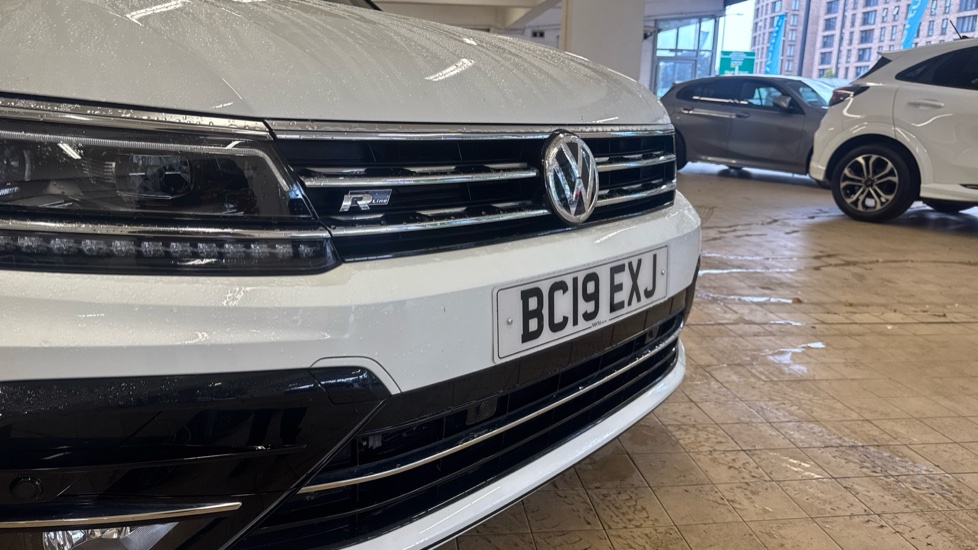 Volkswagen Tiguan 2.0 TDi 150 4Motion R-Line 5dr DSG Diesel Estate - Image 44