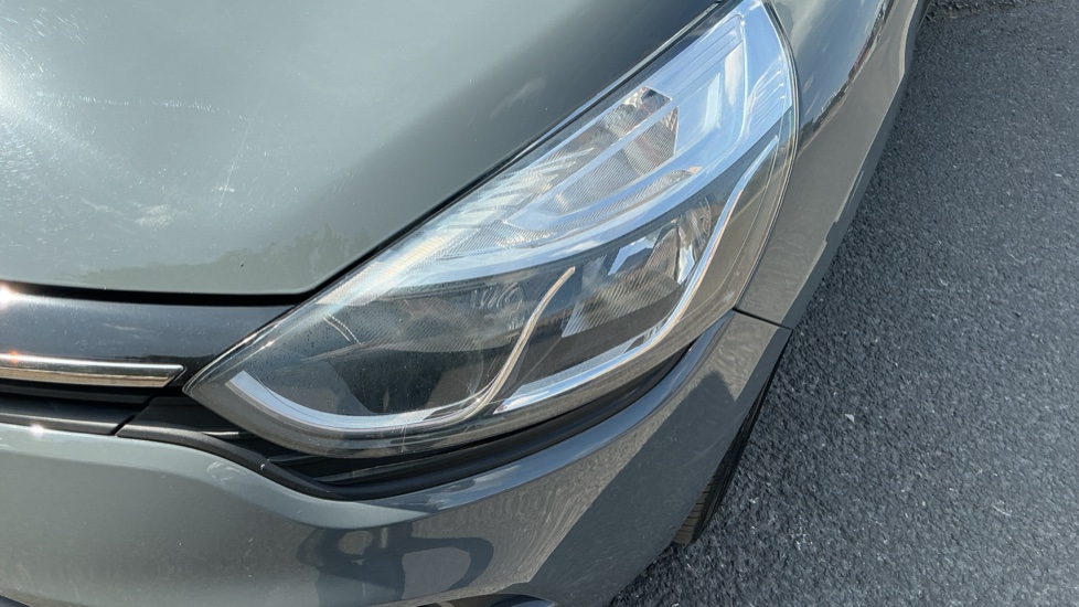 Renault Clio 0.9 TCE 90 Iconic 5dr Petrol Hatchback - Image 25