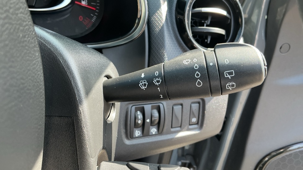 Renault Clio 0.9 TCE 90 Iconic 5dr Petrol Hatchback - Image 45