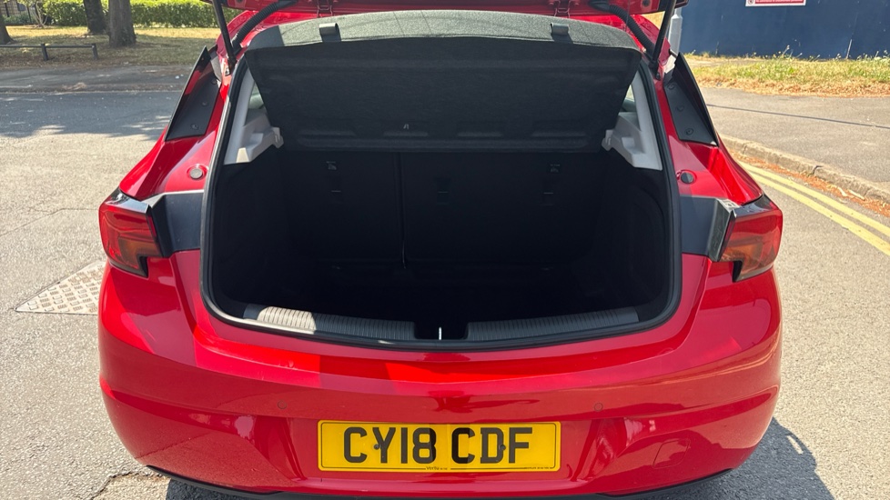 Vauxhall Astra 1.4T 16V 150 SRi 5dr Petrol Hatchback - Image 4