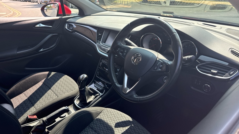 Vauxhall Astra 1.4T 16V 150 SRi 5dr Petrol Hatchback - Image 9