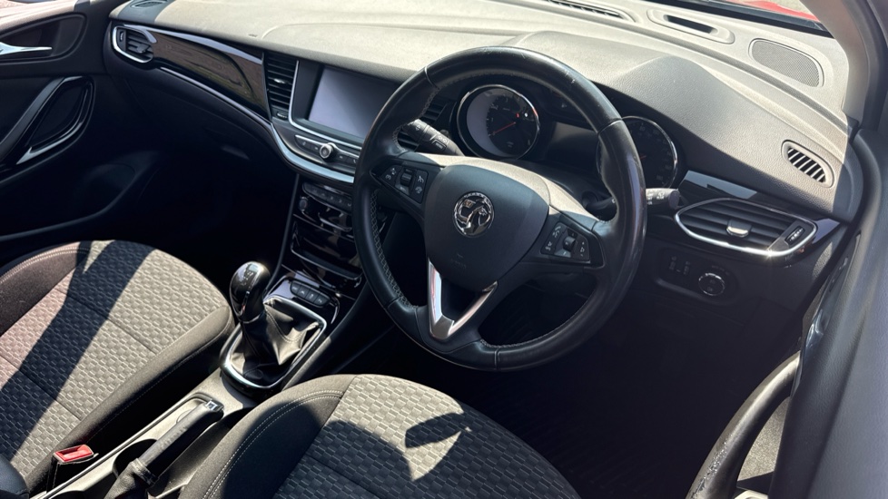 Vauxhall Astra 1.4T 16V 150 SRi 5dr Petrol Hatchback - Image 11