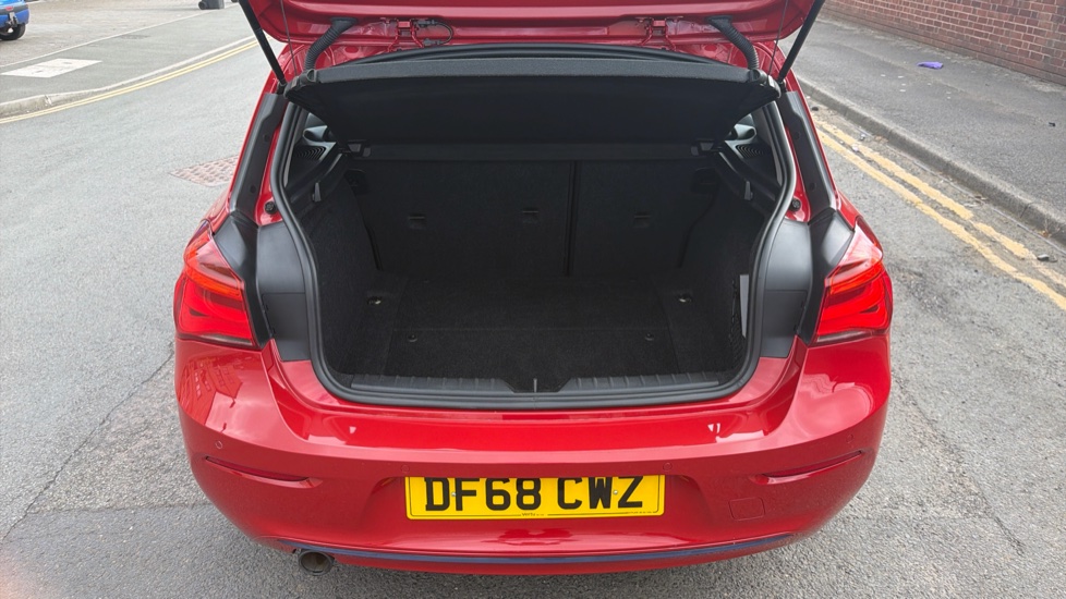 BMW 1 Series 118i [1.5] Sport 5dr [Nav/Servotronic] Petrol Hatchback - Image 4