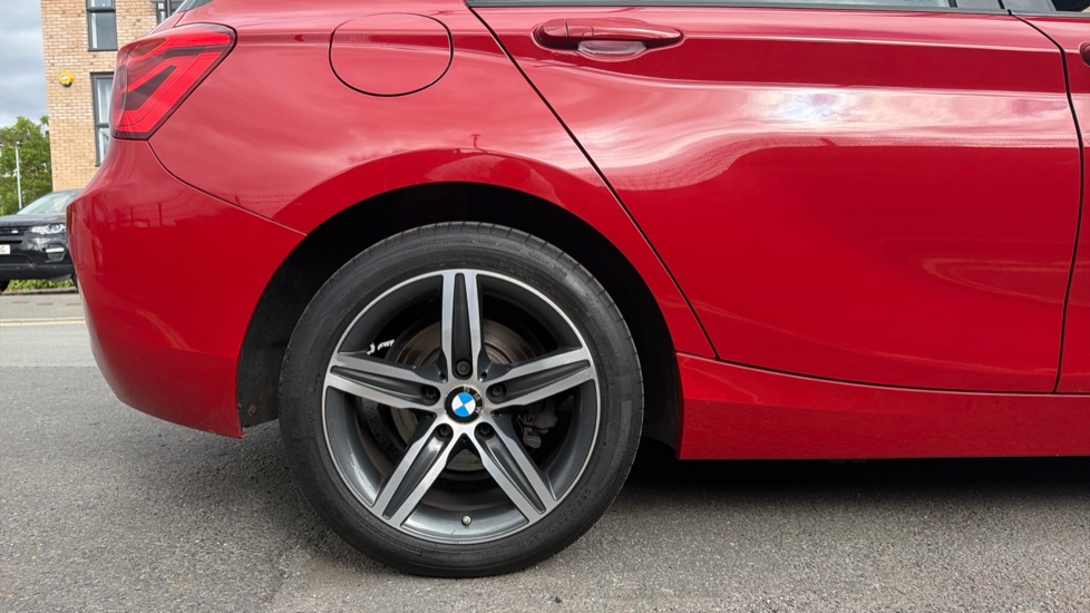 BMW 1 Series 118i [1.5] Sport 5dr [Nav/Servotronic] Petrol Hatchback - Image 7