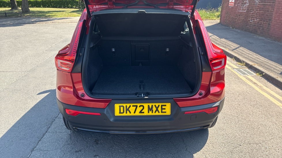 Volvo XC40 2.0 B4P Plus Dark 5dr AWD Auto Petrol Estate - Image 4