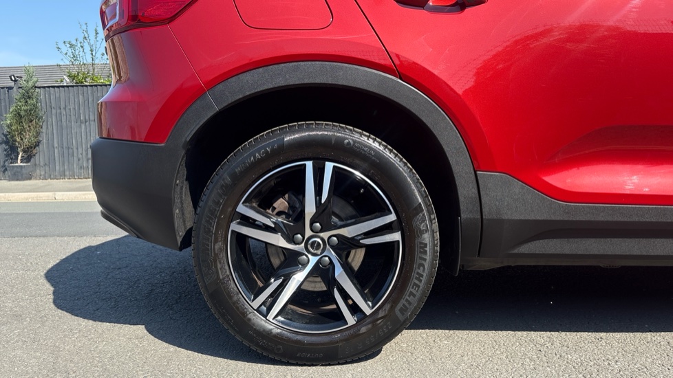 Volvo XC40 2.0 B4P Plus Dark 5dr AWD Auto Petrol Estate - Image 7
