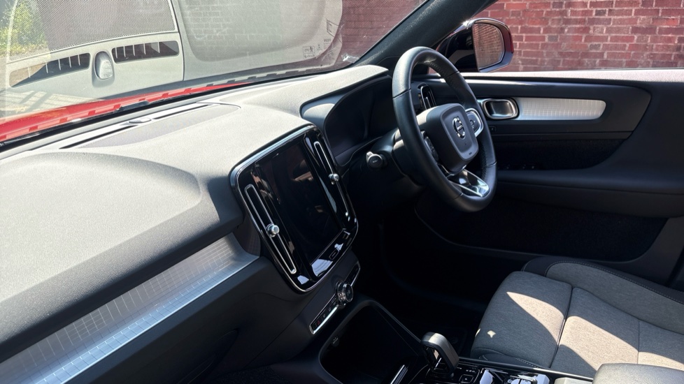Volvo XC40 2.0 B4P Plus Dark 5dr AWD Auto Petrol Estate - Image 9
