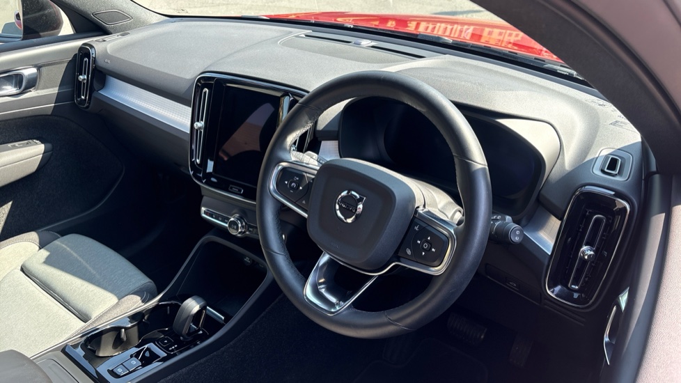 Volvo XC40 2.0 B4P Plus Dark 5dr AWD Auto Petrol Estate - Image 11