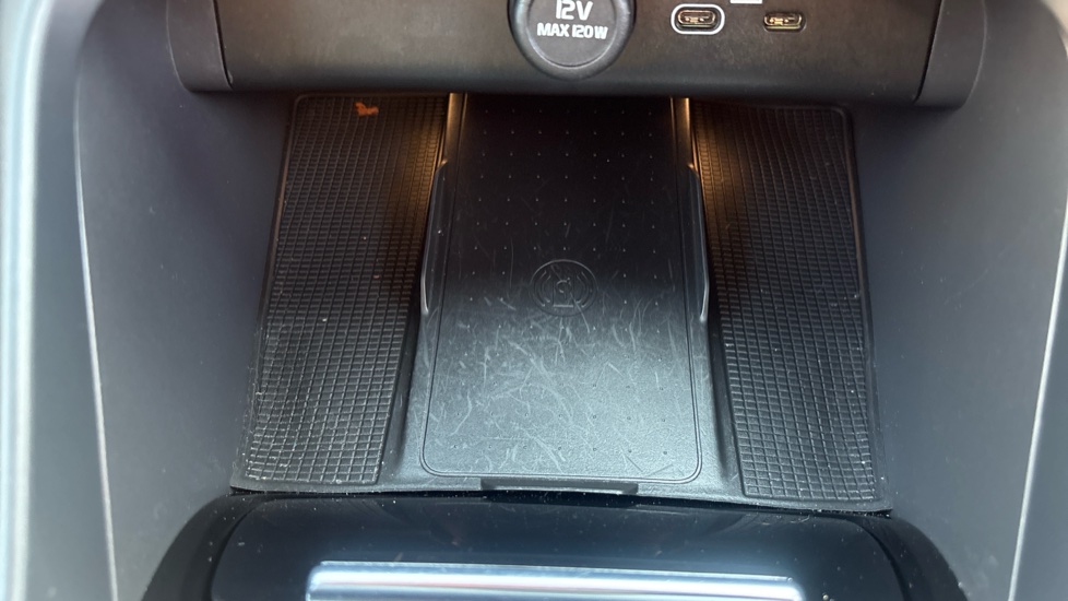 Volvo XC40 2.0 B4P Plus Dark 5dr AWD Auto Petrol Estate - Image 30