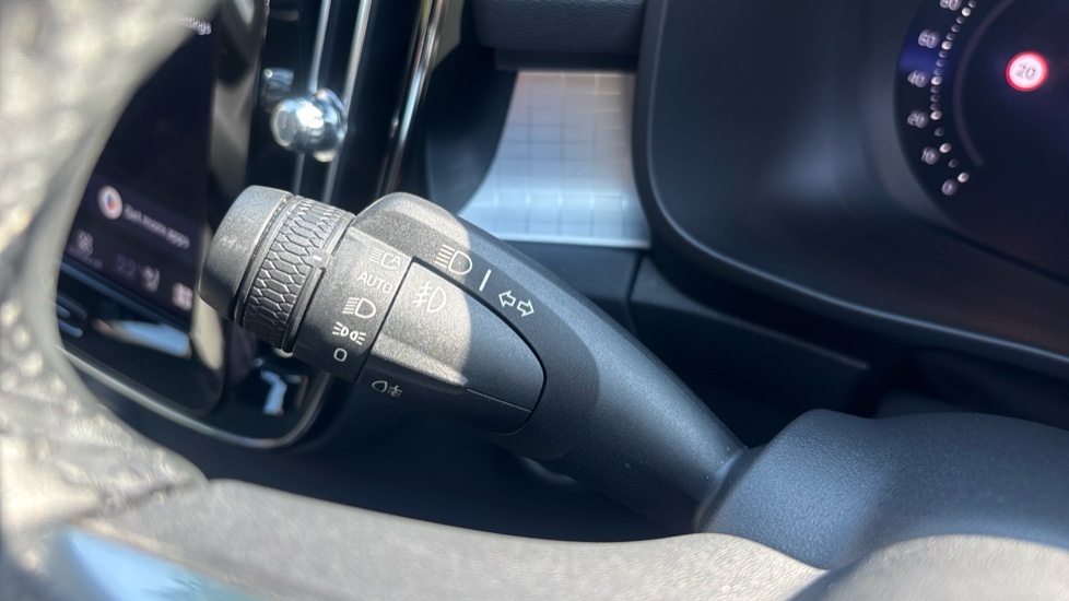 Volvo XC40 2.0 B4P Plus Dark 5dr AWD Auto Petrol Estate - Image 32