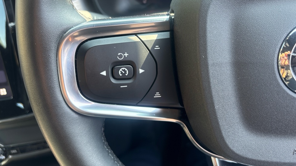 Volvo XC40 2.0 B4P Plus Dark 5dr AWD Auto Petrol Estate - Image 33
