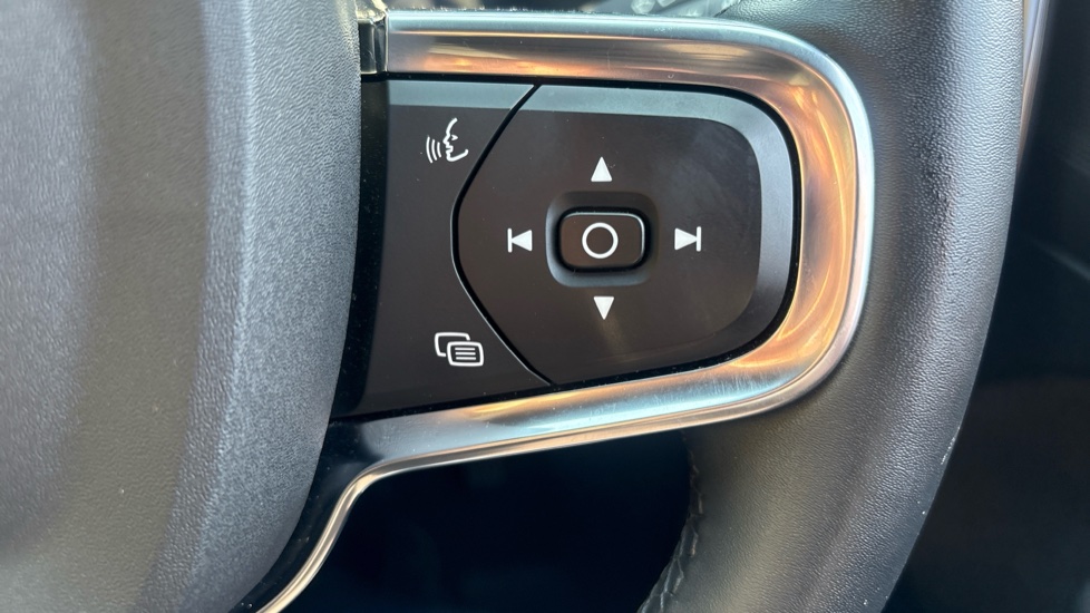 Volvo XC40 2.0 B4P Plus Dark 5dr AWD Auto Petrol Estate - Image 34