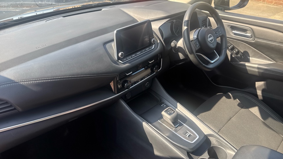 Nissan Qashqai 1.3 DiG-T MH 158 Acenta Premium 5dr Xtronic Petrol Hatchback - Image 9