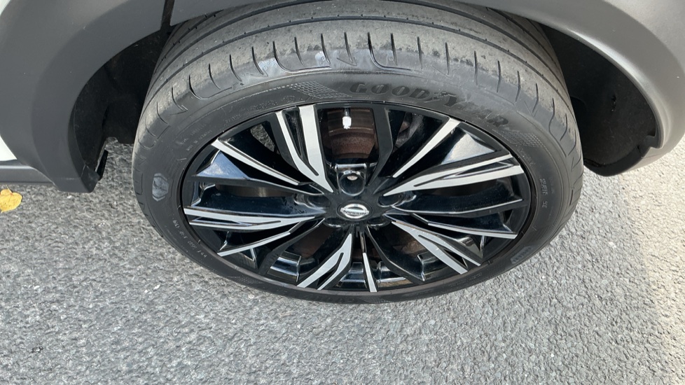 Nissan Juke 1.0 DiG-T 114 Tekna+ 5dr Petrol Hatchback - Image 31