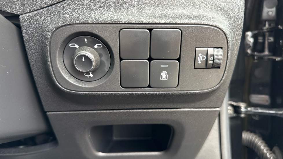 Citroen C3 1.2 PureTech C-Series Edition 5dr Petrol Hatchback - Image 34