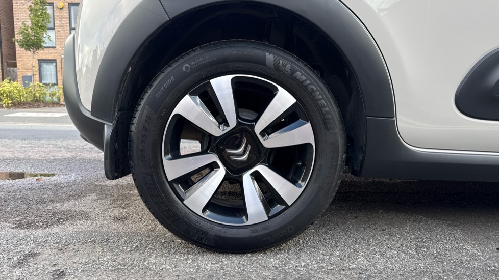 Citroen C3 1.2 PureTech Plus 5dr Petrol Hatchback - Image 7