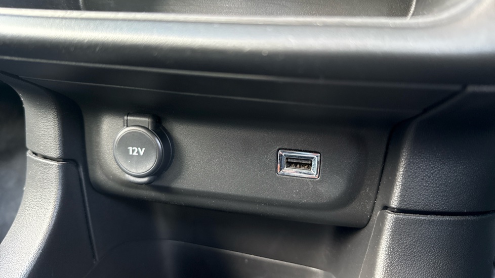 Citroen C3 1.2 PureTech Plus 5dr Petrol Hatchback - Image 19